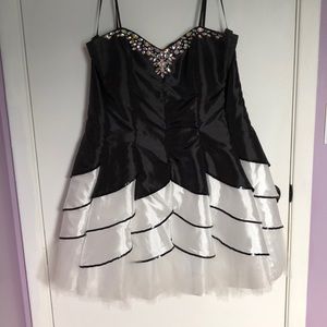 🎉 Strapless Fancy Dress! 🎉